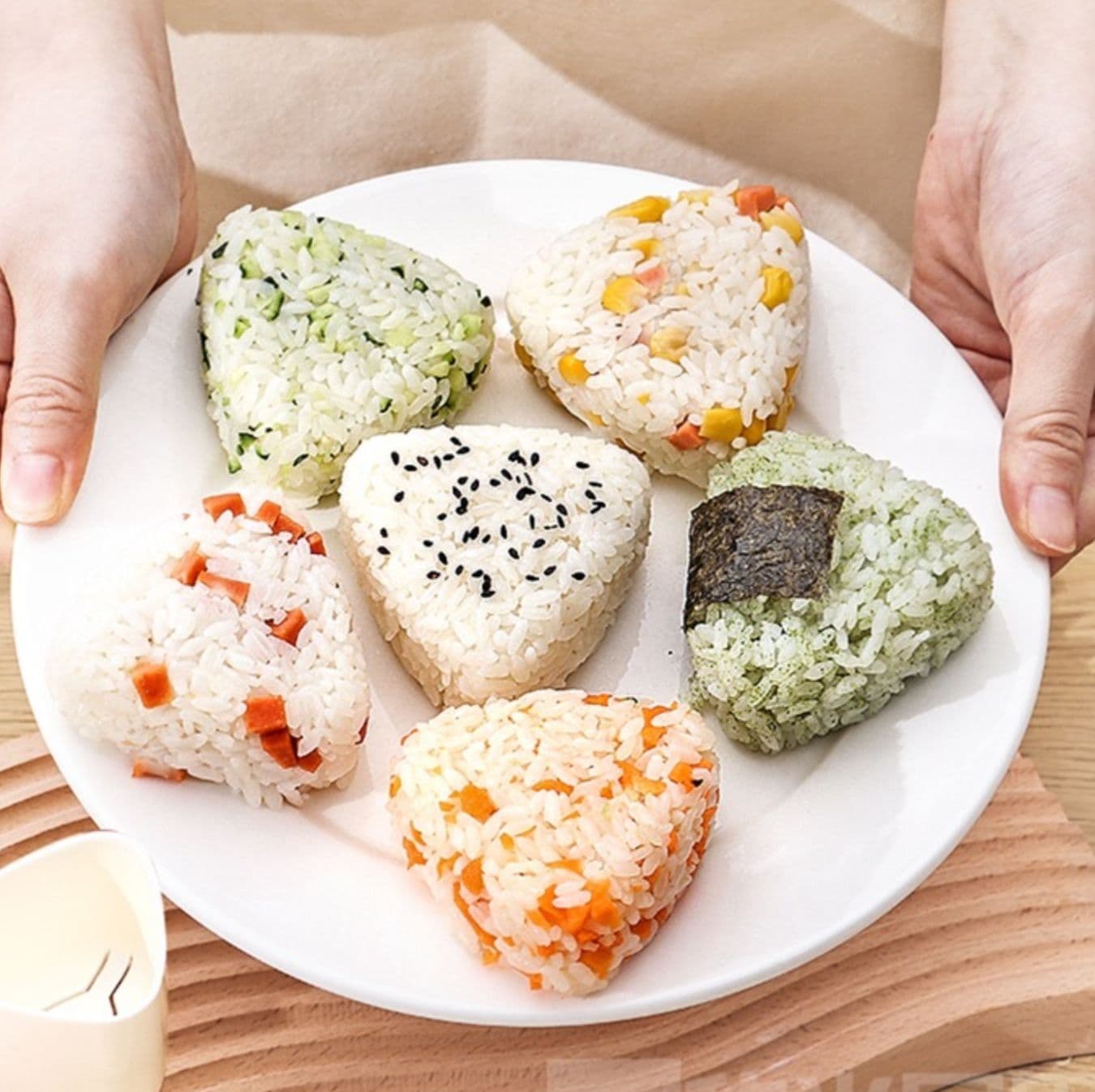 三角形コンパクト弁当箱